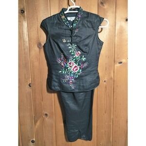 DL embroidered two piece outfit woman size 10 sleeveless top capri pant button